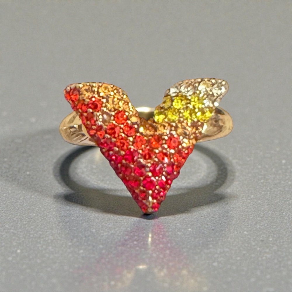 EUC- Louis Vuitton Essential V Chrystal Embellished Medium Size Ring